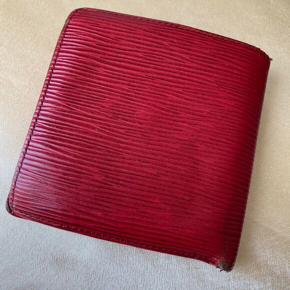 Authentic Louis Vuitton Red Epic Bifold Wallet - Picture 8 of 8